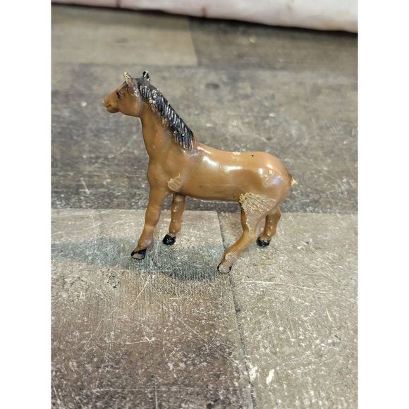 Brown house AS IS farm animal doll accessory toy - Picture 4 of 5